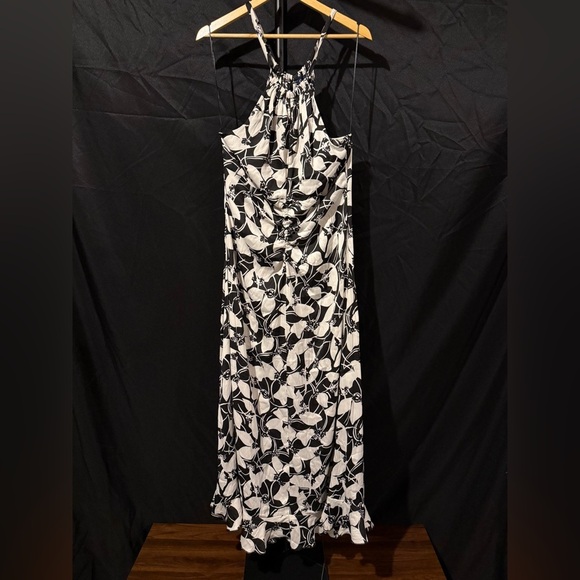 Scoop Halter Ruched Black and White Floral Maxi Dress size Medium 8/10 - Picture 1 of 4